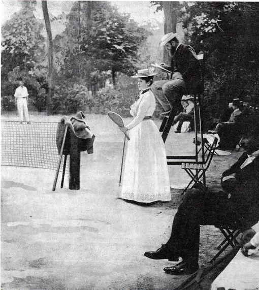 Участница состязаний по теннису на Олимпийских играх в Париже 1900 года. В 2012 году на Олимпийских играх в Лондоне женщины приняли участие и в соревнованиях по боксу. После этого на Олимпиаде не осталось ни одного исключительно мужского вида спорта.
