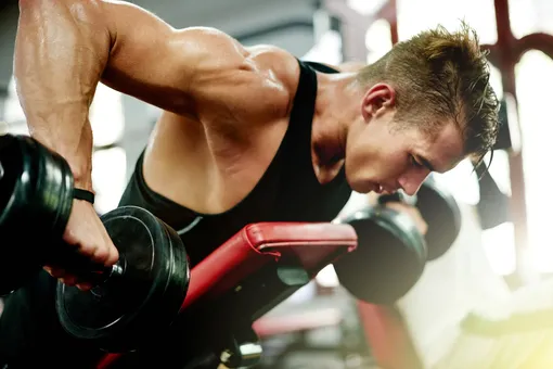 28 лучших упражнений с гантелями для настоящих мужчин, которые заставят ваши мышцы гореть