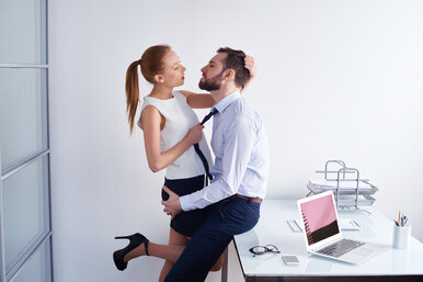 Почему не стоит заниматься сексом на работе