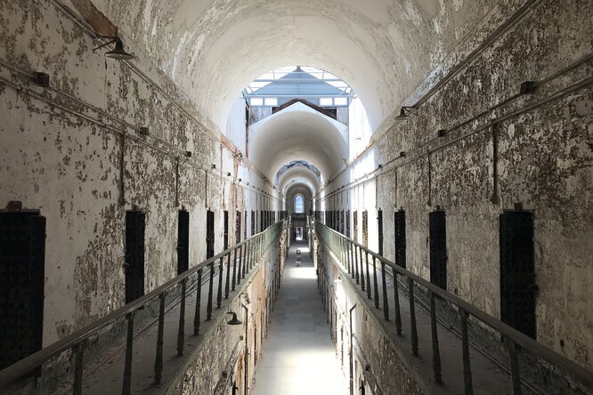 Самые дерзкие побеги из тюрем: Кресты, Алькатрас и Краун-Пойнт Самые дерзкие побеги из тюрем: Кресты, Алькатрас и Краун-Пойнт