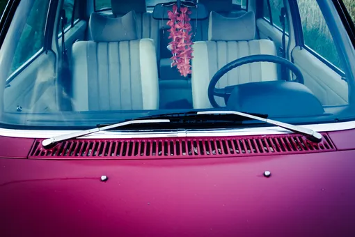 Почему в автомобиле возникают неприятные запахи и как от них избавиться