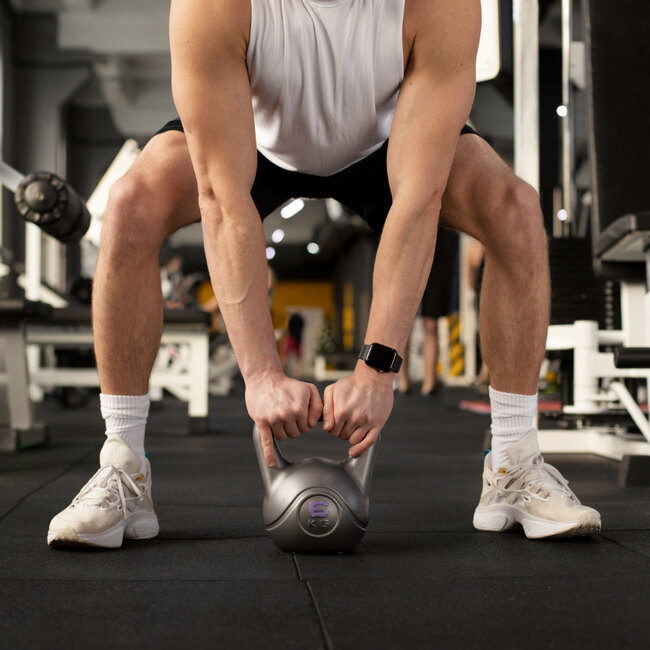 Тренировка с гирями на все тело: 5 упражнений, от которых мышцы будут гореть