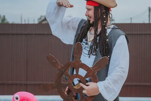 Зачем пираты носили серьги: реальная причина вас удивит