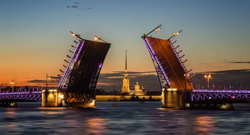 В 10 самых красивых городов России входит и Санкт-Петербург