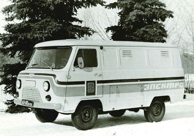 1975 год, электромобиль УАЗ-451МИ. Построен на базе грузовика УАЗ-451 (второго поколения «буханки», попавшего на конвейер в начале 1960-х).
