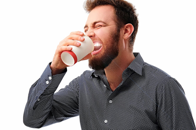 Как защитить зубы от желтого налета после чая или кофе?