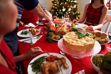 Самые вредные новогодние блюда для пожилых: будьте осторожнее с ними в праздники
