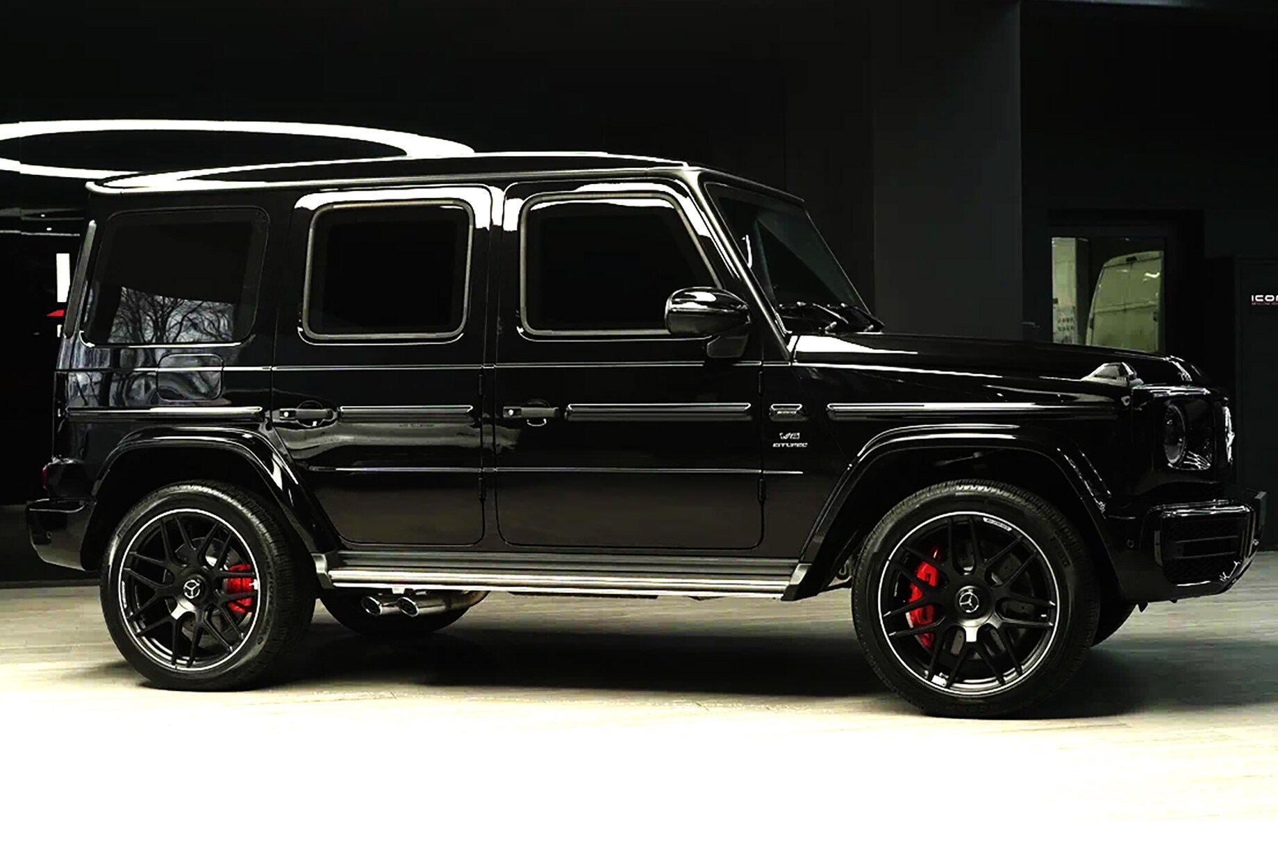   Mercedes-Benz G-class       135 000 000 