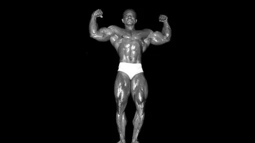 Параметры чемпиона Мистер Олимпия Серджио Олива: рост 178 сантиметров, вес 102 килограммов, объем бицепса 54 сантиметра.