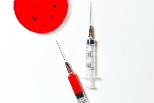 Двух доз вакцины против омикрона недостаточно — иммунитет не выдерживает