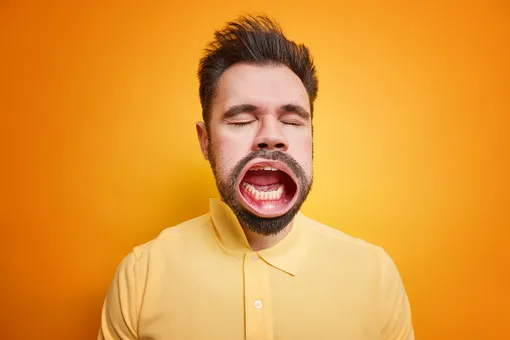 Почему зевать может быть опасно для здоровья?