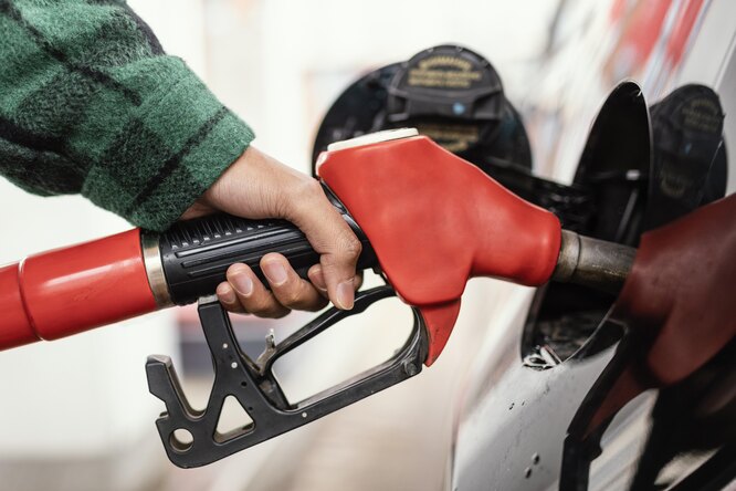 В России нашли способ сдержать рост цен на бензин: что известно?