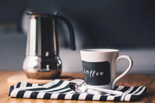 Можно ли подогревать остывший кофе: узнайте верное решение