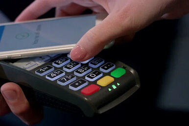 Как устроена технология бесконтактной оплаты NFC и можно ли ей доверять?