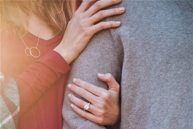 Психолог назвал качества, которые мужчины и женщины ищут в своих партнерах