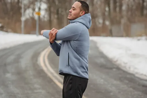 Почему желающим похудеть полезно тренироваться на улице в холодную погоду