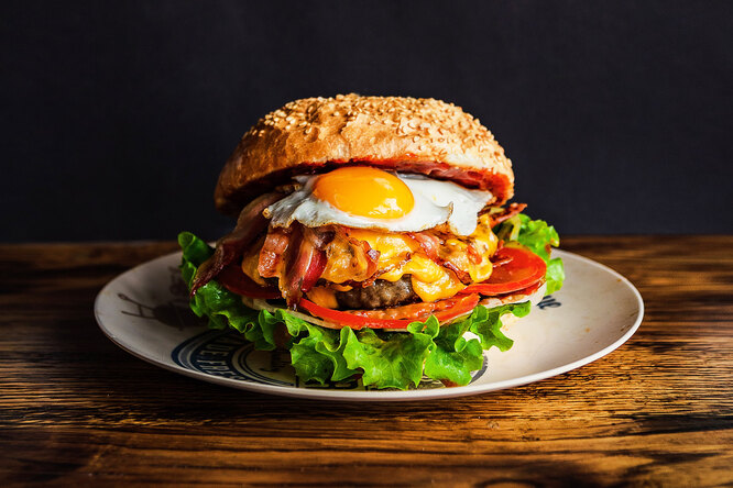 Почему не стоит отказываться от бургера: 5 аргументов в защиту фастфуда