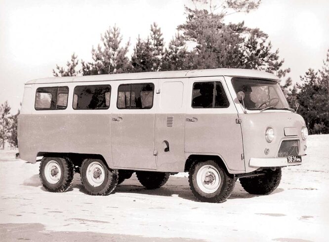 1973 год, УАЗ-452К. Шестиместный автобус, на базе которого впоследствии был разработан реанимобиль. 