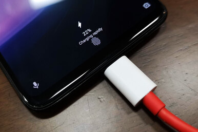Безопасно ли оставлять смартфон на зарядке ночью Безопасно ли оставлять смартфон на зарядке ночью