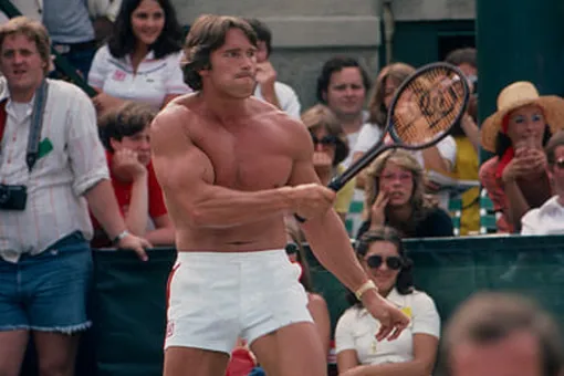 Посмотрите, как в 1977-м обнаженный Шварценеггер сыграл в теннис и вошел в историю