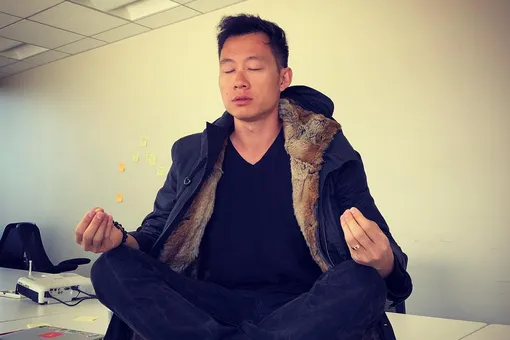 Медитация и гири: как справляется со стрессом сооснователь Twitch Джастин Кан