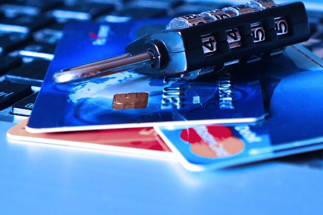 Как не отдать деньги мошенникам: правила безопасного онлайн-шопинга