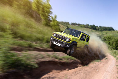 Тест-драйв Suzuki Jimny: почему маленький, но бодрый внедорожник набирает все большую популярность в России?