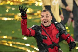 Артем Дзюба в костюме Дэдпула объявил об уходе из «Зенита»