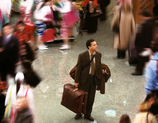 Застрявший в аэропорту главный герой фильма «Терминал» в исполнении Тома Хэнкса