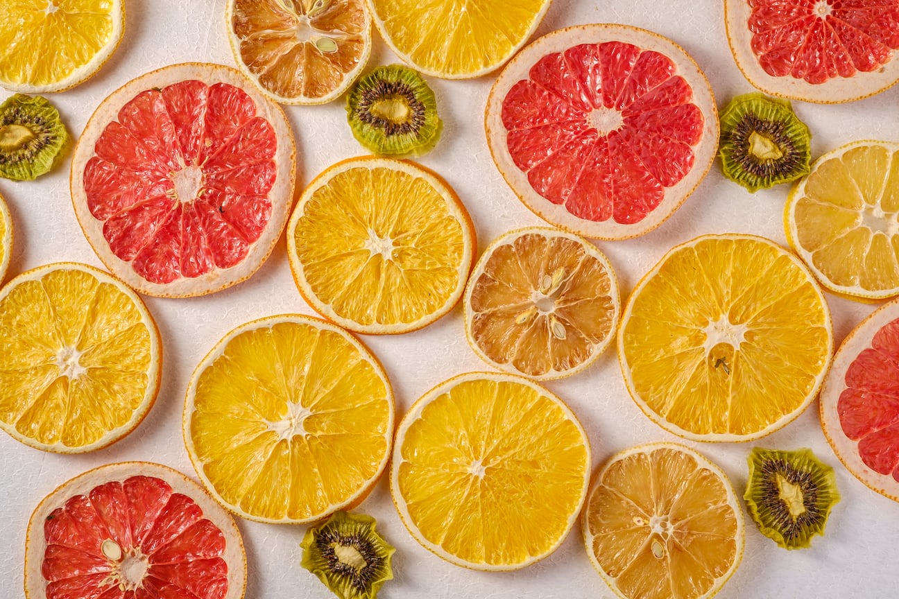 Какие фрукты полезнее — сушеные или свежие