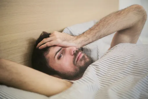 Как уснуть за 2 минуты: техника военных, которая поможет справиться с бессонницей