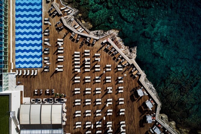 Пляж-платформа отеля Rixos Premium Dubrovnik