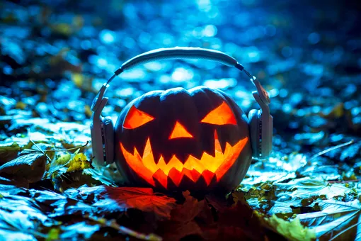 10 страшных аудиокниг к Хэллоуину для тех, кто остался дома