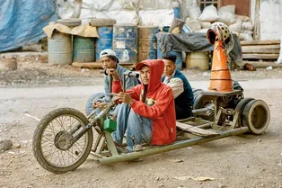 Посмотрите, как в Индонезии делают мотоциклы, которые подошли бы миру «Безумного Макса»