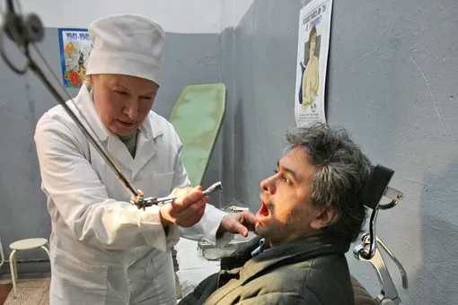 Мышьяк, бормашина и полное отсутствие анестезии: как лечили зубы в СССР