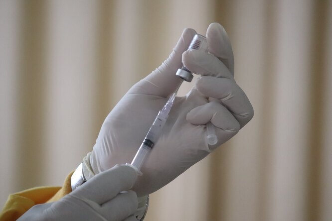В России создали вакцину от COVID-19 с новым антигенным составом В России создали вакцину от COVID-19 с новым антигенным составом