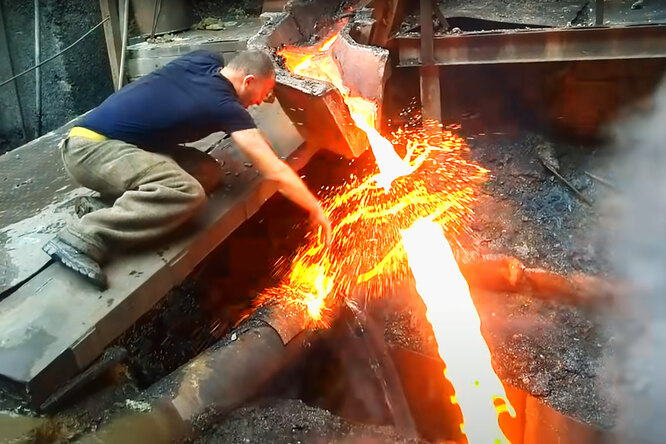 Как сталевар сунул руку в расплавленный металл и уцелел