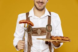 От мяса до сосисок — две крайности: что такое обработанные продукты и чем они отличаются друг от друга?