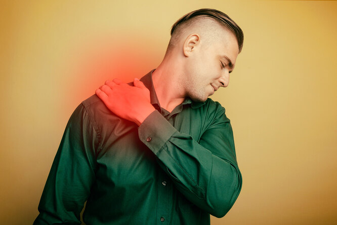Почему опасно игнорировать боль в левом плече