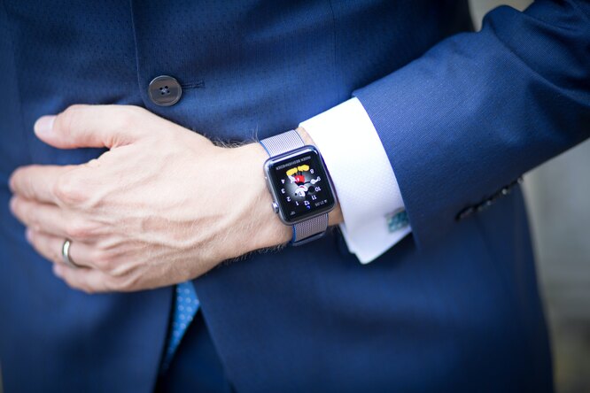 Как минимум, с Apple Watch, вы будете выглядеть значительно респектабельнее.