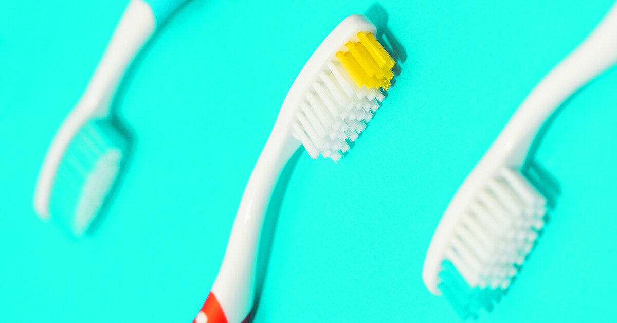 Правильно чистить зубы до завтрака или. Зубная щетка Достук. Игрушка для чистки зубов для детей. Аппарат для чистки зубов. Чистить зубы до завтрака.