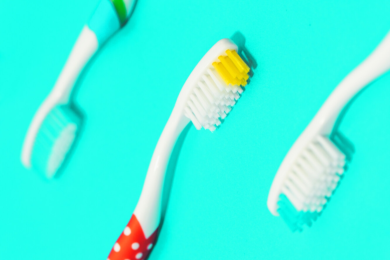 Нужно ли чистить зубы до завтрака?