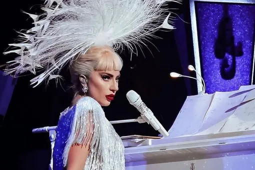 Леди Гага продемонстрировала идеальный пресс: как она этого добилась?