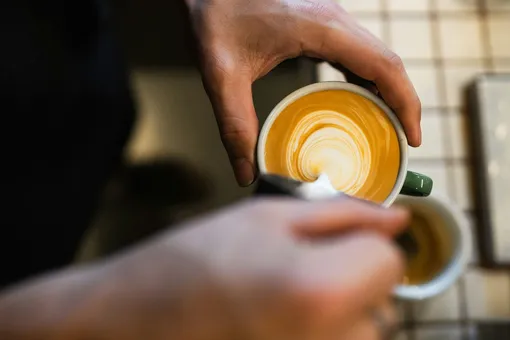 Кофе без кофеина вреден для здоровья: ученые нашли в напитке смертельно опасное вещество