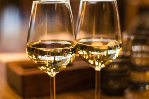 Как бокал вина может повлиять на здоровье человека: 4 побочных эффекта, о которых мало кто знает