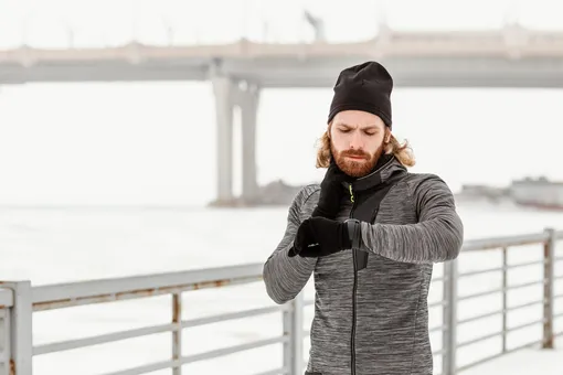 Как тренироваться в холодную погоду на улице, чтобы не болеть: главные советы на осень и зиму