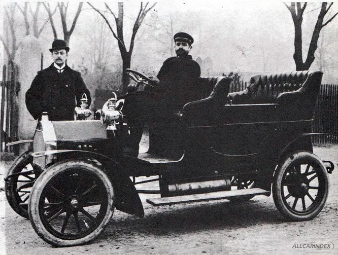 Norsk первый норвежский автопроизводитель. Существовал в Осло с 1908 по 1911 год, успел выпустить около десяти машин. В модельном ряду была малолитражка с 8-сильным мотором и более тяжёлая модель с кузовом типа «туринг» и мощным 4-цилиндровым агрегатом (на фото).