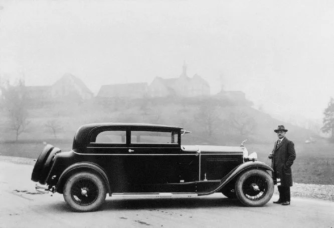 Martini первый швейцарский автопроизводитель, существовал с 1897 по 1934 год. Компания делала полную линейку автомобилей с различными шасси и двигателями, и считалась весьма успешной. На снимке Martini Six, одна из основных моделей компании конца 1920-х.