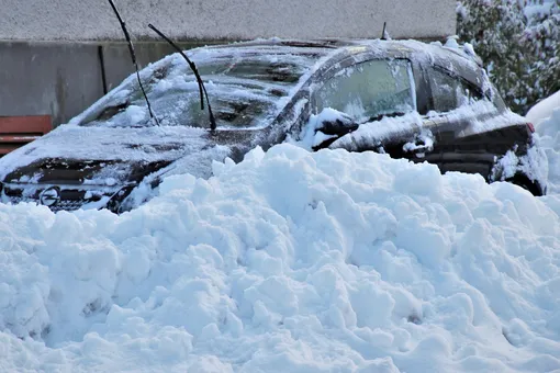 Как выбрать лопату для автомобиля на зиму?
