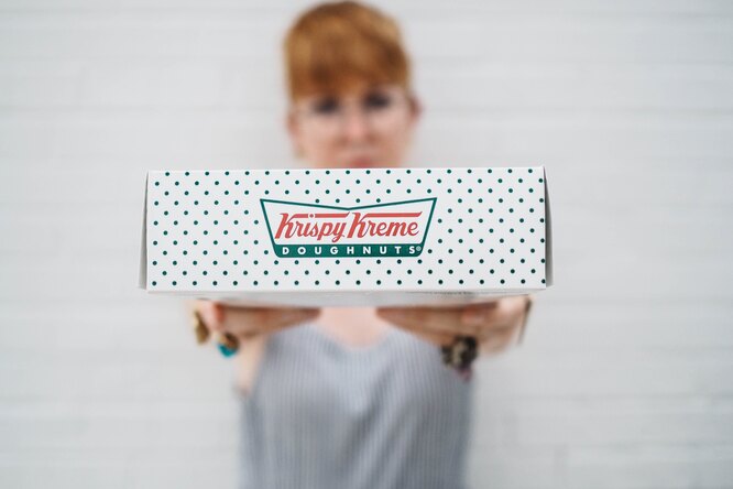 Krispy Kreme раздала свыше 1,5 миллиона пончиков американцам, привившимся от COVID-19 Krispy Kreme раздала свыше 1,5 миллиона пончиков американцам, привившимся от COVID-19